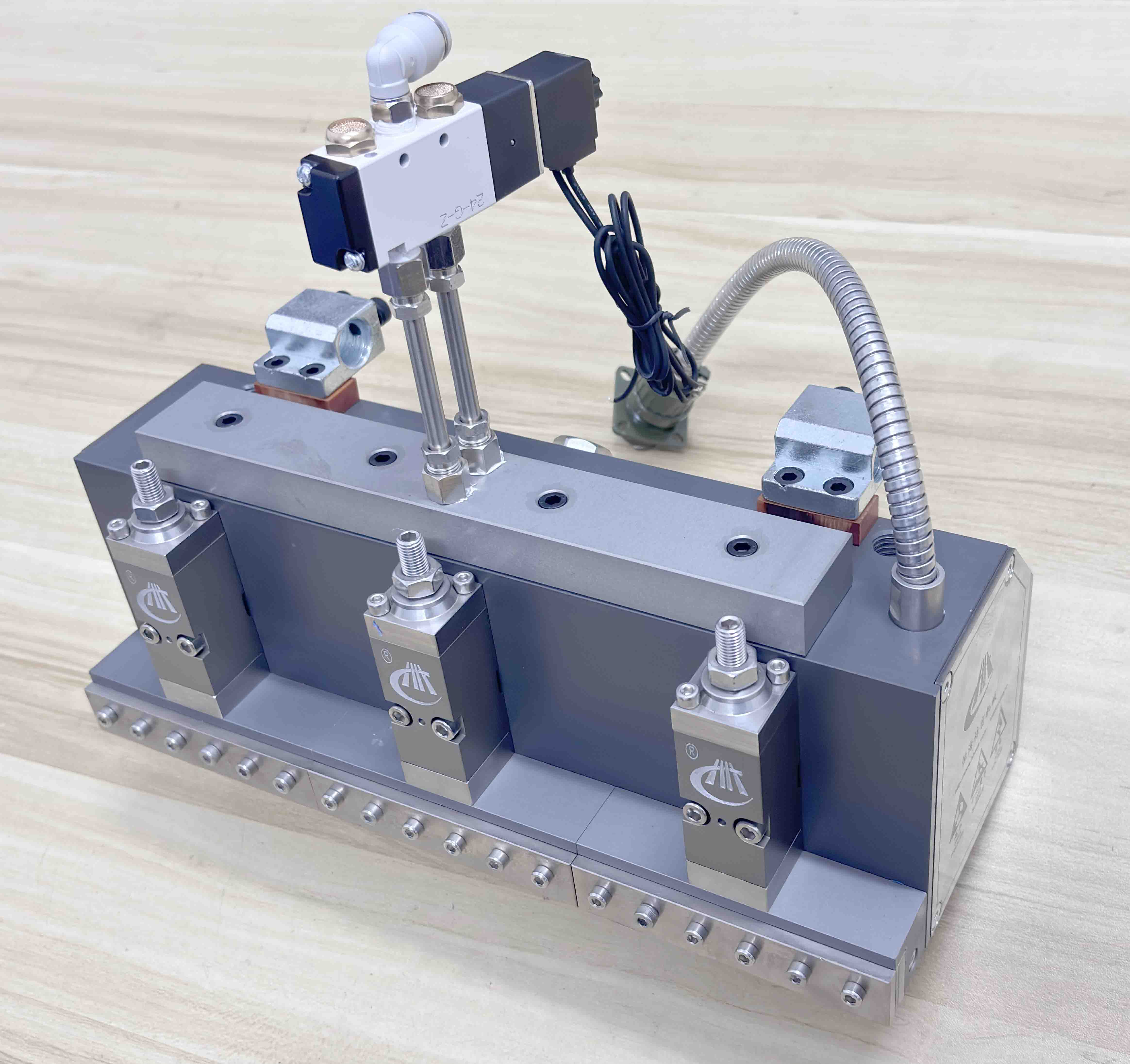 1764897497425584.jpg 1764897497425584.jpg